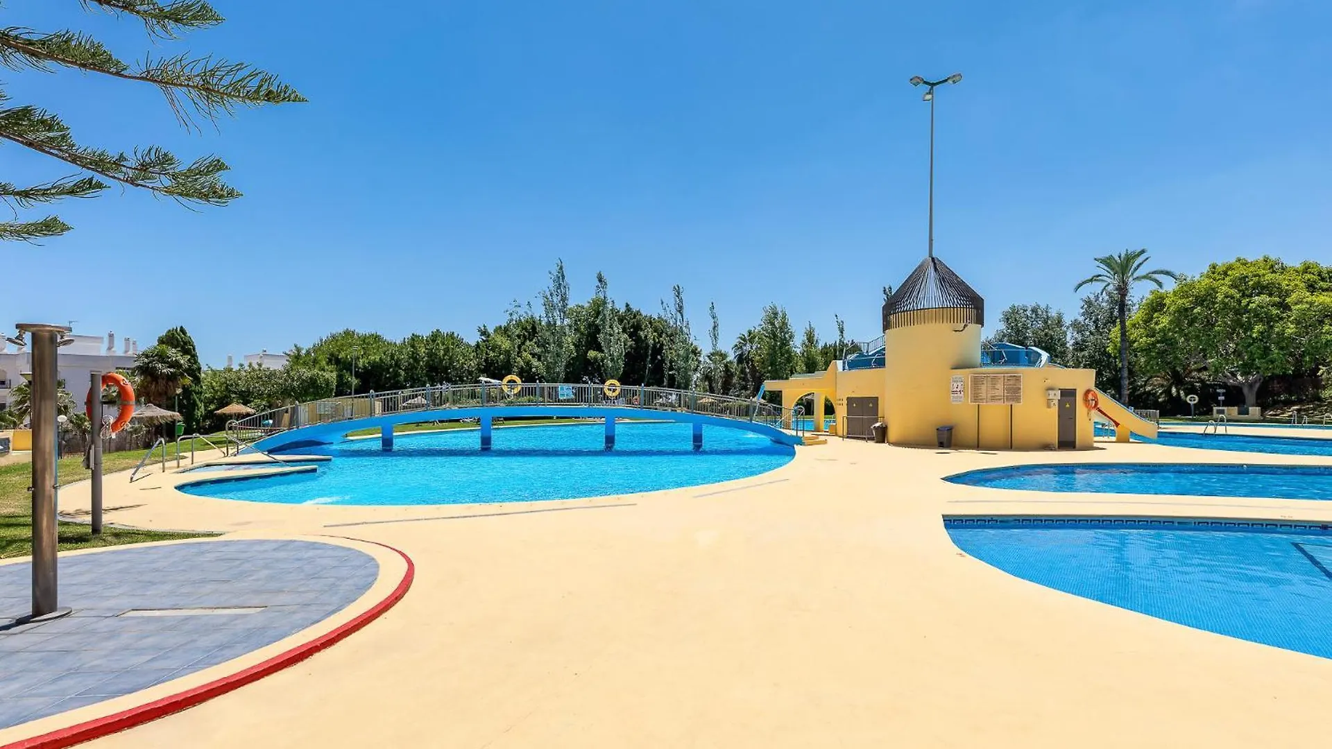 797 Holiday Rentals - Apartamento Con Hermosas Vistas En Jupiter ベナルマデナ 0*,  スペイン